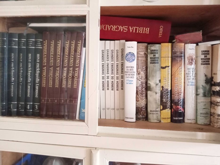 várias coleções de livros