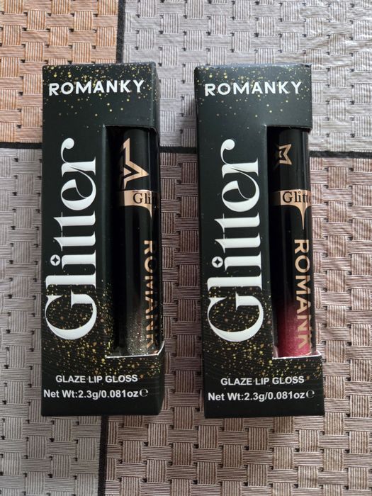 Блестящий блеск для губ