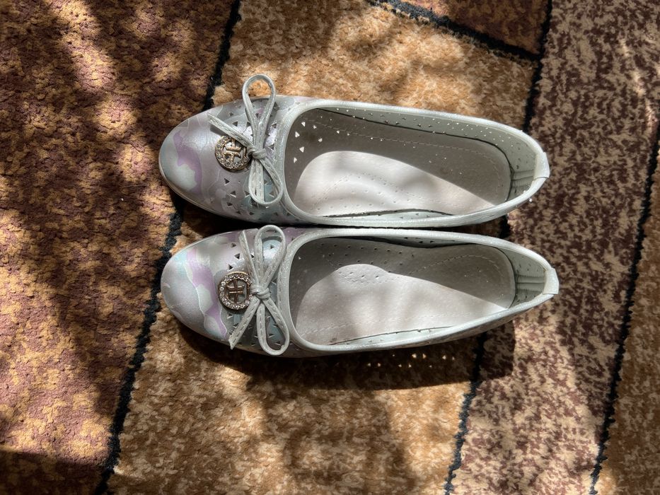 Продам туфлі на дівчинку