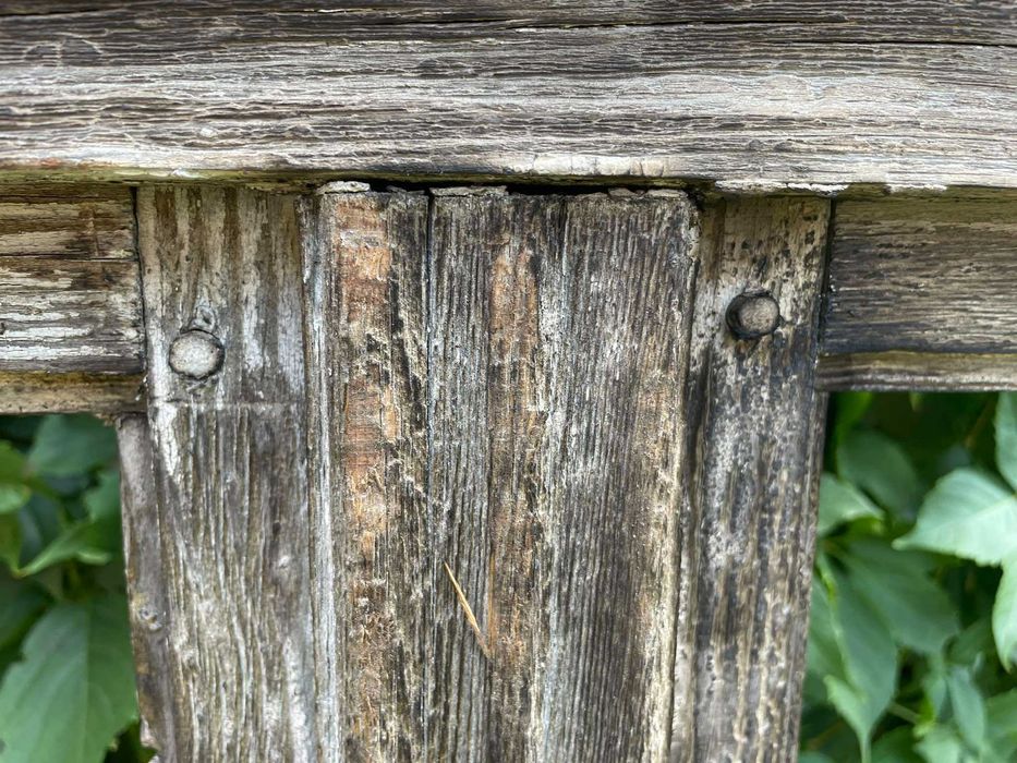 Stare drewniane okna ze szprosami