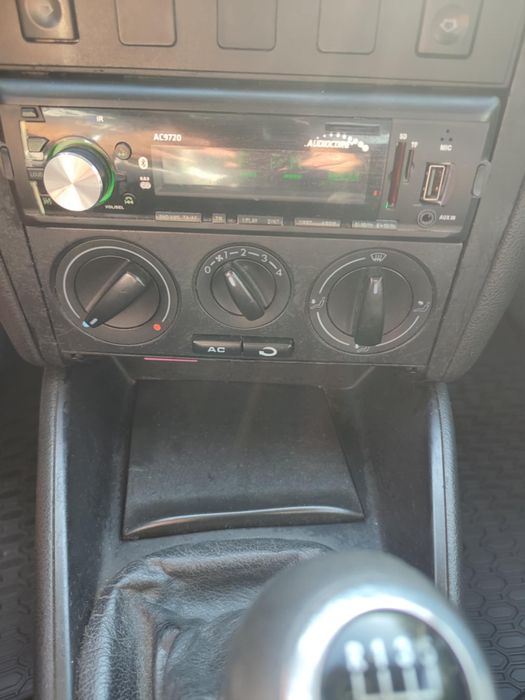 Volkswagen Golf 1.6 benzyna klima alufelgi