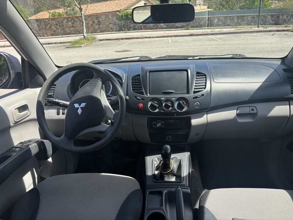Mitsubishi L200  …..