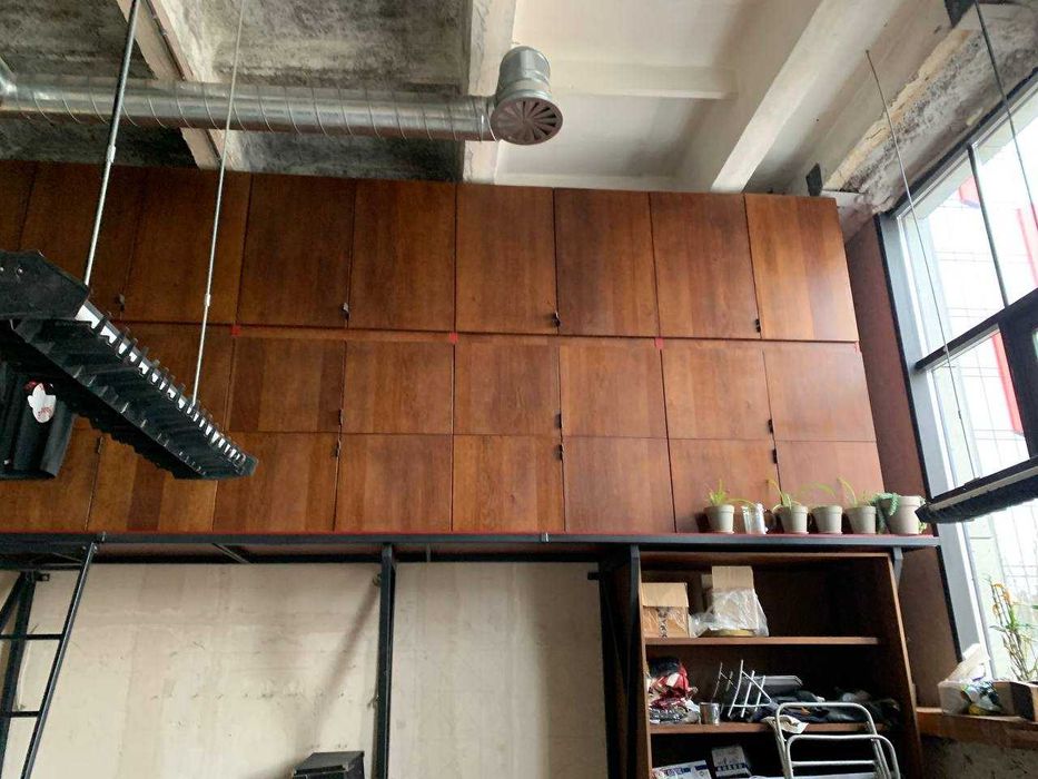 Високоякісні шафи з масиву дуба, виконані під індивідуальне замовлення