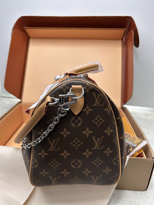 Сумочка в стилі LV