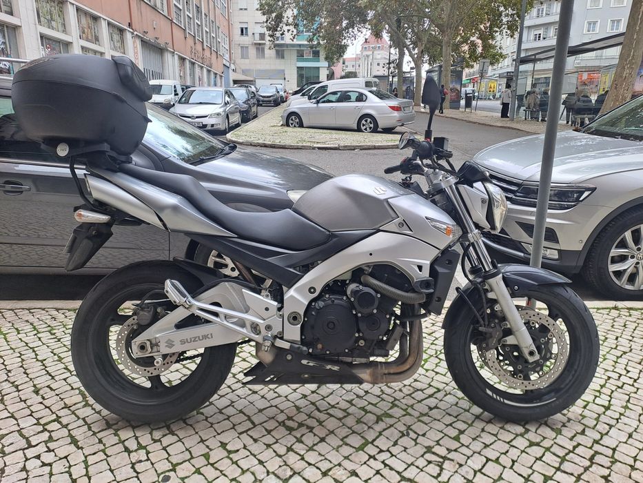Suzuki GSR 600 impecável