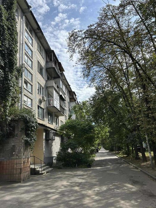 Продам 2-ух комнатную квартиру на Нивках, ул. Щербаковского,61.