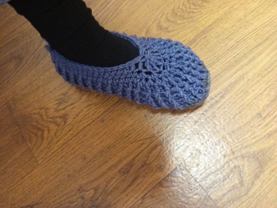 Домашні капці, шкарпетки.