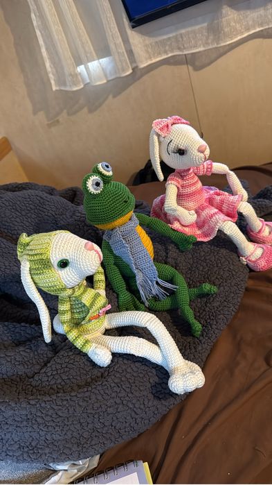 Amigurumis Artesanais Feitos à Mão com Muito Carinho! Linha Glow brilha no escuro coelho(a) 35 sapo 25 €