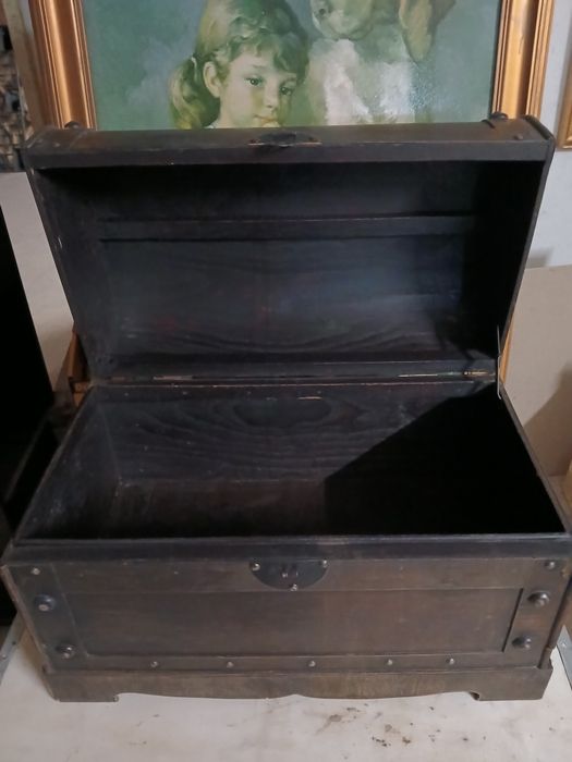 Vendo  baú  antigo