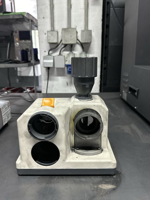 Vende-se 3 Maquinas de Alta Precisão (Cones Térmicos, Freses e Brocas)