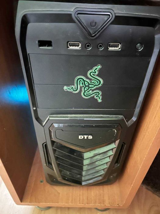 Потужний комп'ютер з мишкою, клавіатурою,колонкою з самбуфером,монітор