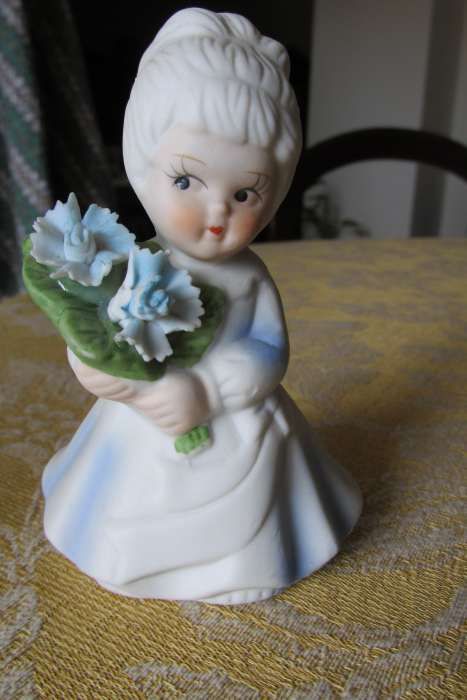 Bonecas decorativas em loiça