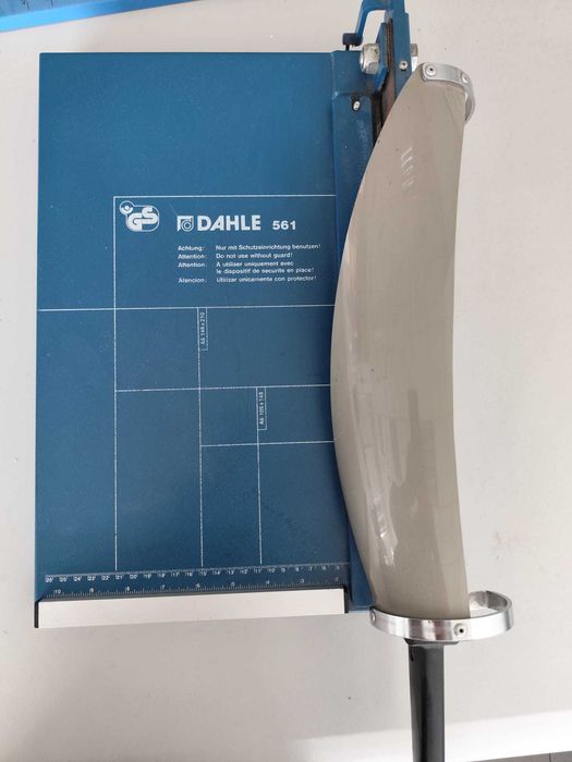 Guilhotina Profissional de Papel DAHLE 561 – Excelente Estado