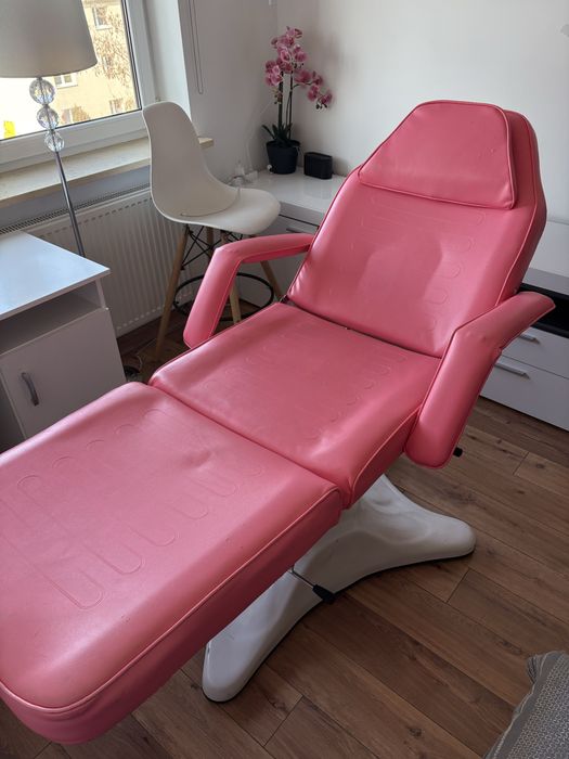 Fotel kosmetyczny / do masażu / regulowany – różowy, stan dobry
