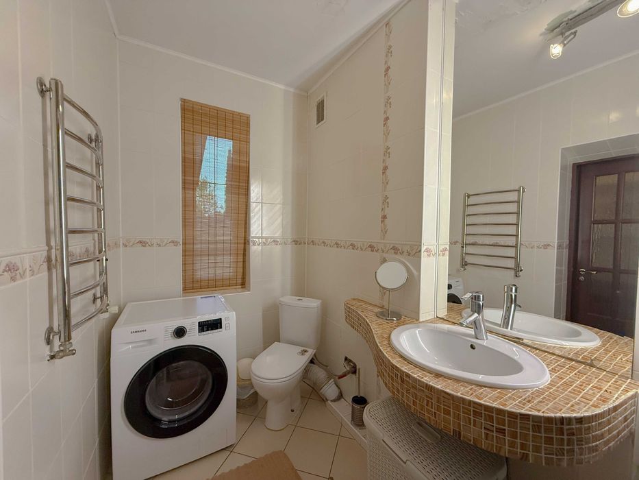 Продам приватний будинок з земельною ділянкою