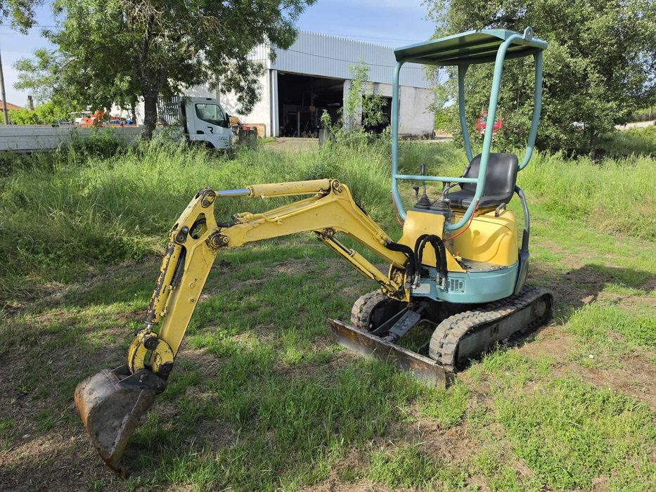 Giratória / Escavadora Yanmar B12-3 - 1.4 Toneladas