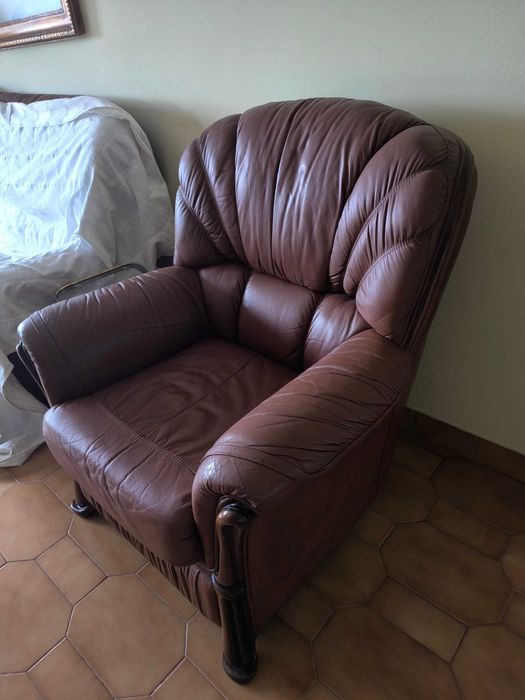 Conjunto de sofá e poltronas