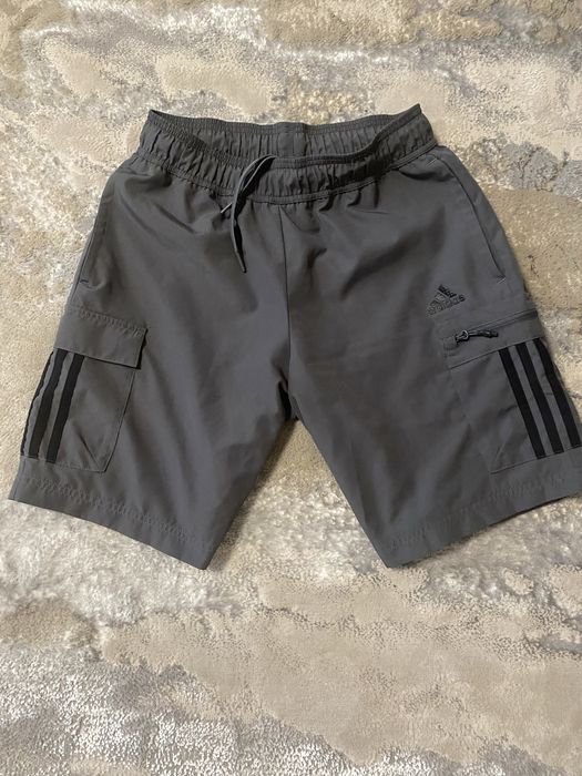 Продам мужские  шорты-карго от бренда Adidas ( оригинал р. S/M .