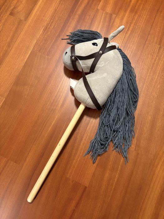 Hobby Horse - Koń na kiju, szary - by Astrup