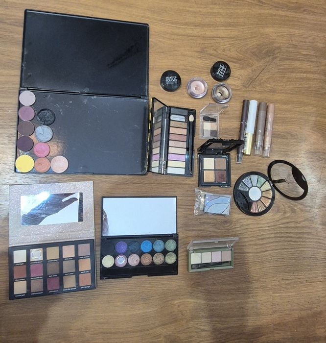 Kosmetyki paletki cieni eyeshadow zestaw