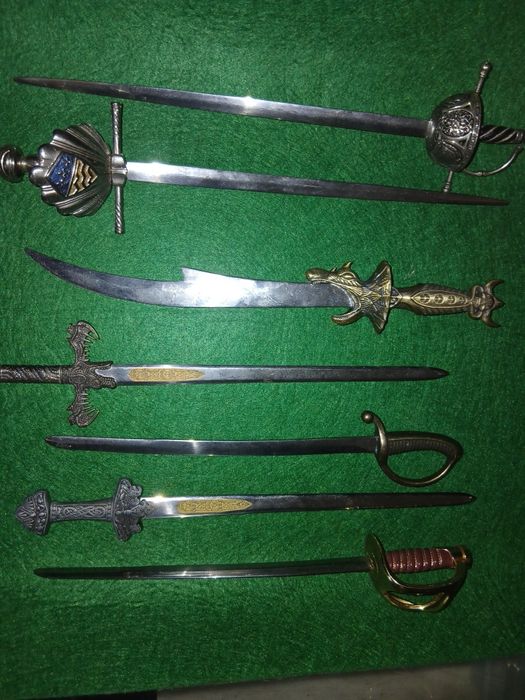 Colecao 20 Espada minitura por 200 €