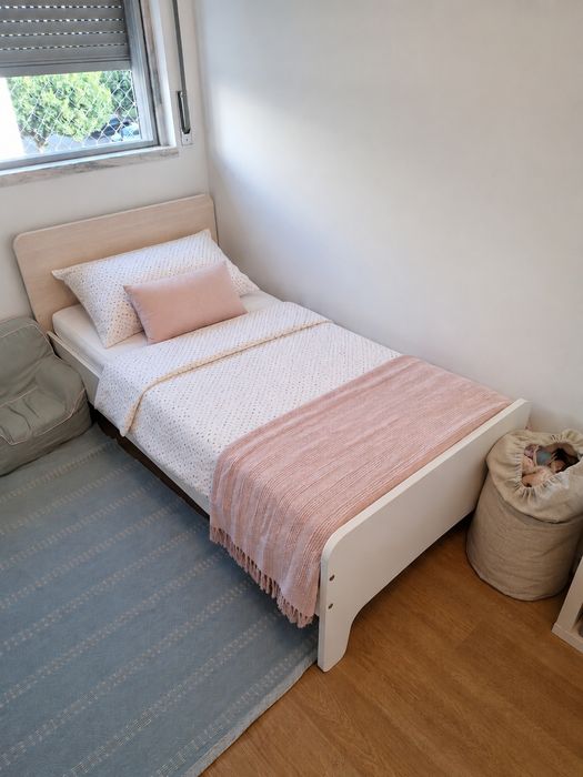 Cama extensível Ikea criança com colchão
