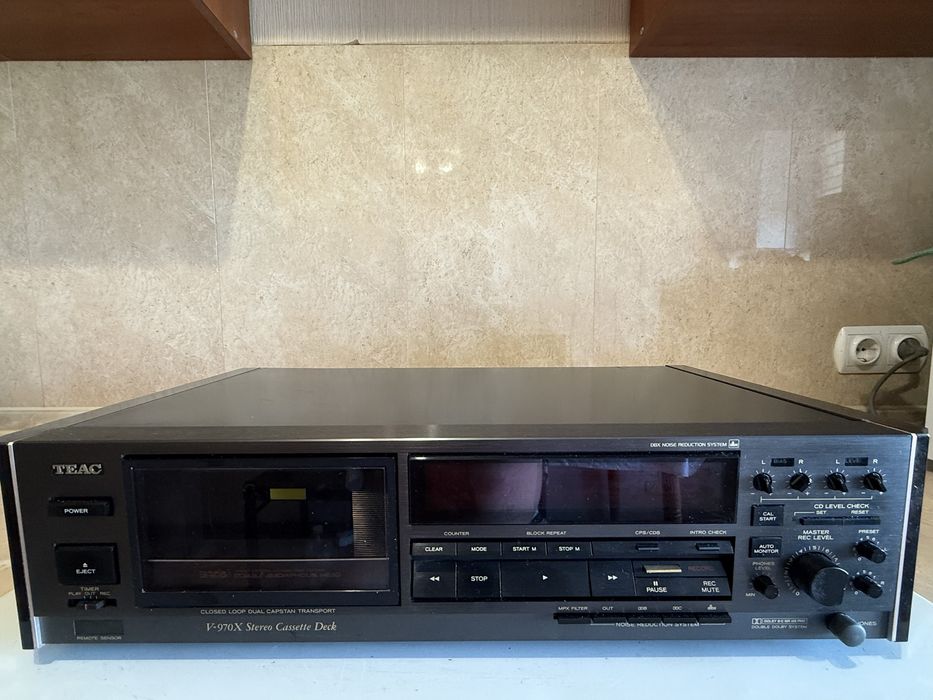 Кассетная дека высокого класса TEAC V 970X + родной пульт