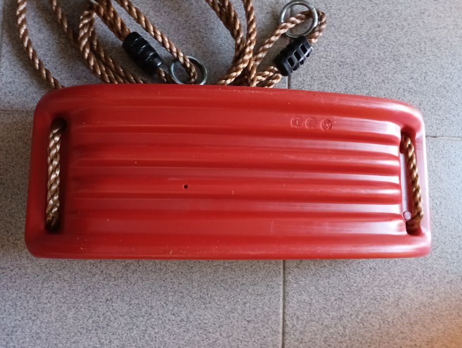 Baloiço de suspensão, quintal ou jardim.