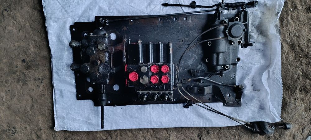 Продам комплектом гідророзподільник