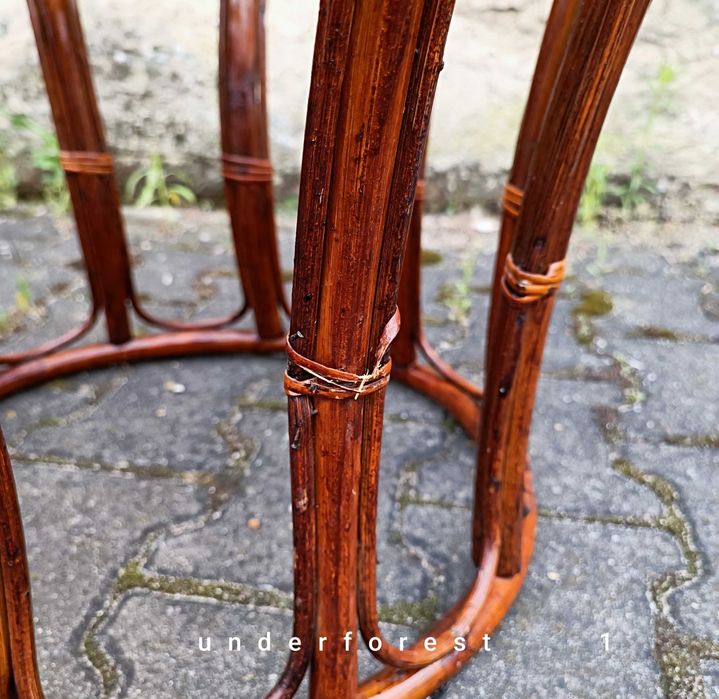 Stoliki okrągłe ratanowe siedziska kwietnik boho natural salon taras