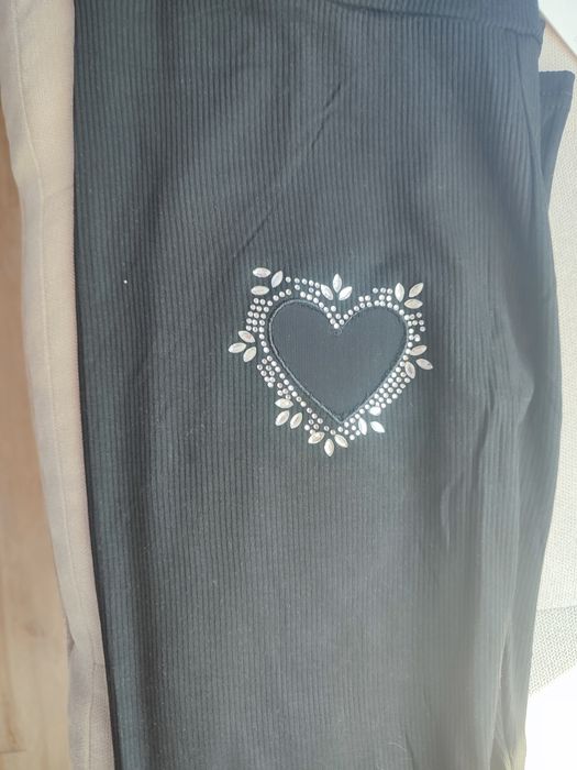 Nowe leginsy prążkowane damskie czarne z serduszkiem rozmiar S m