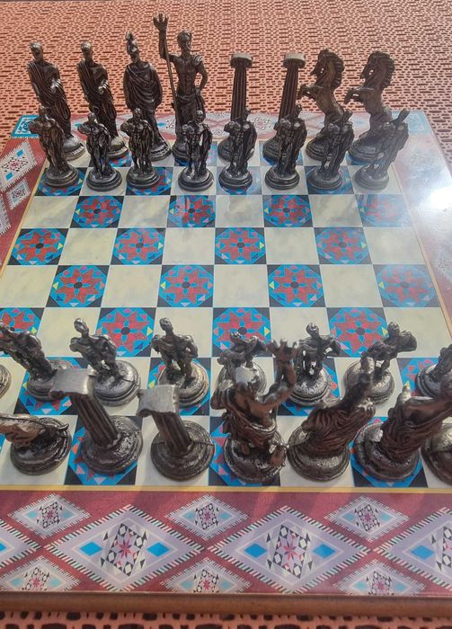 Stare szachy z greckimi postaciami
