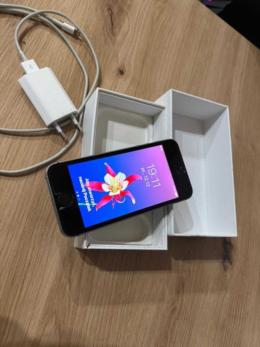 IPhone SE Oryginalna ładowarka 1 właściciel 2018