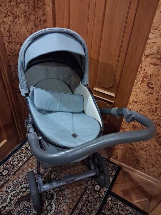 Дитяча прогулочна коляска