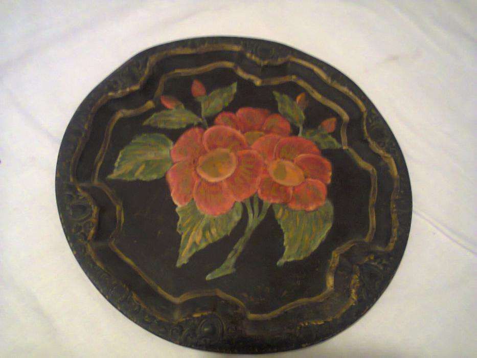 Prato em metal pintado à mão