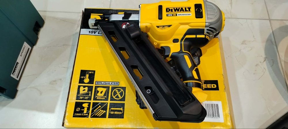 Gwoździarka DeWALT DCN692N bez baterii oraz bez gwarancji