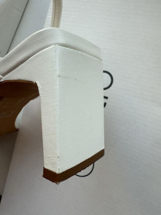 Босоніжки Еstro на підборах