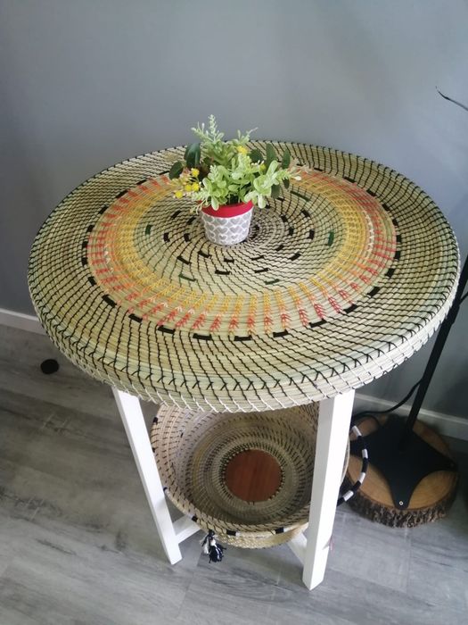 Mesa de bracejo e madeira