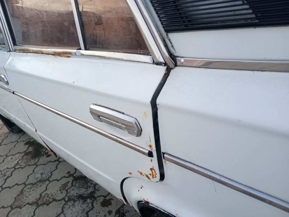 Автомобіль ВАЗ 2106