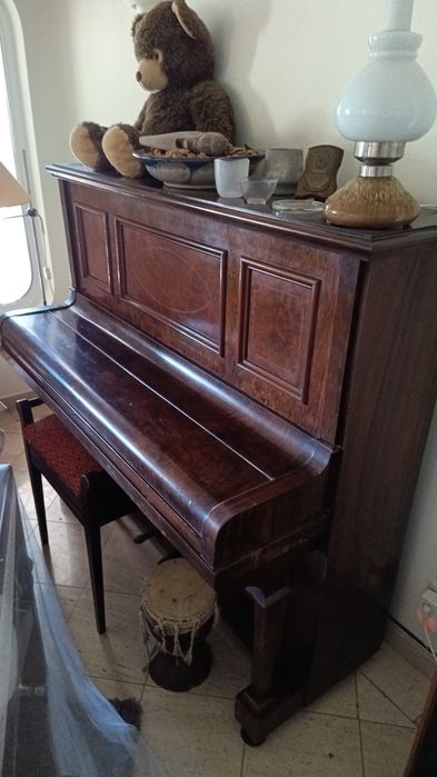 Piano vertical antigo — George Brockwell & Co, Londres