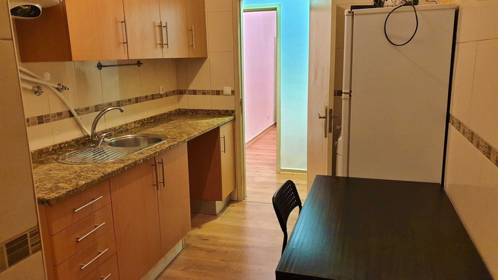 Quarto não fumadores tudo incluído 5mnt do comboio de Santa Iria de Azóia e a 10mnt de Lisboa