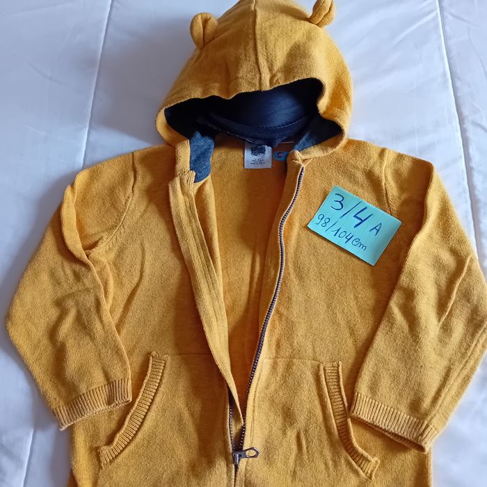 Casacos desportivos  menino ,veste 3/4 anos, como novos varias marcas