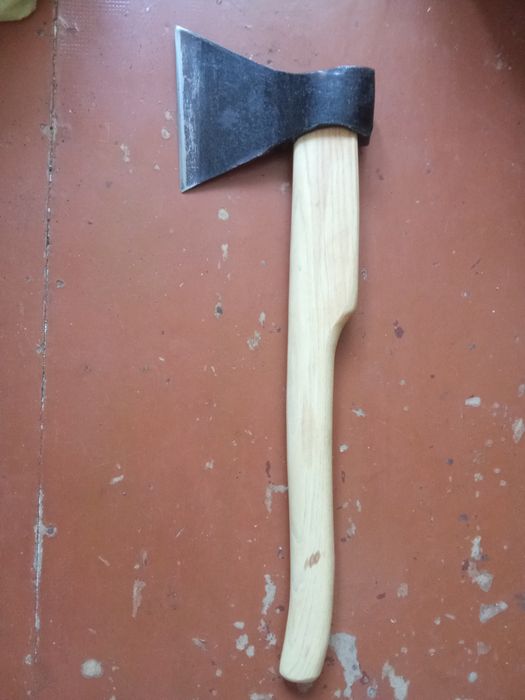 Топор новый  с новым топорищем тех времён