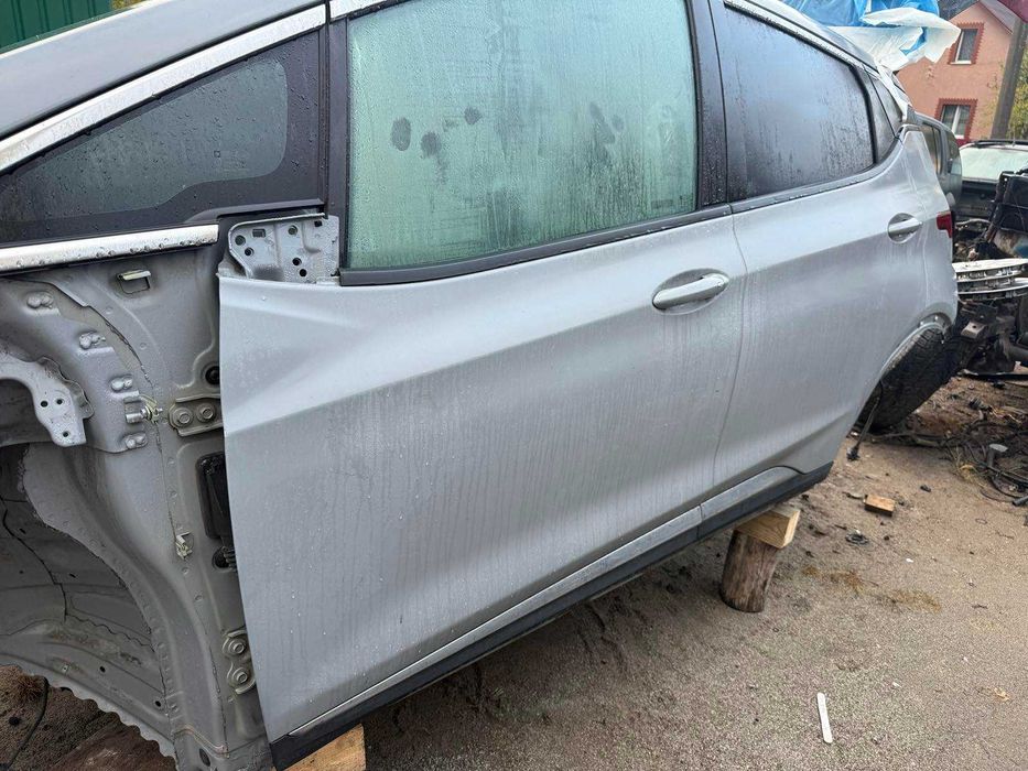 Двері Chevrolet Bolt EV дверь дверка передні/задні Шевролет Болт 633D