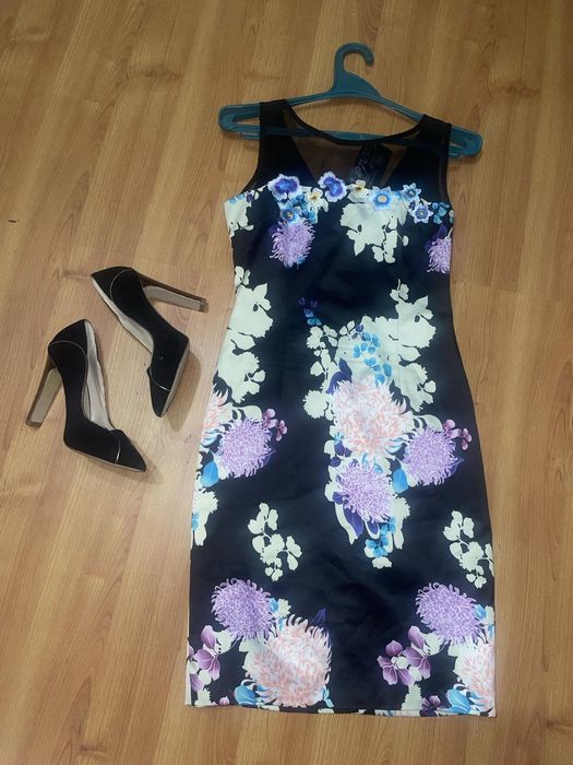 Сукні, плаття різного фасонних С,М