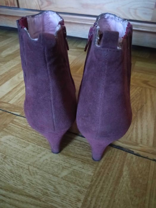 botki bordowe na koturnie