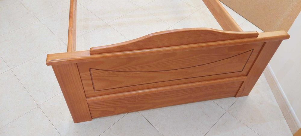 Cama solteiro 1.80 x 1.00 - muito bom estado com lencois