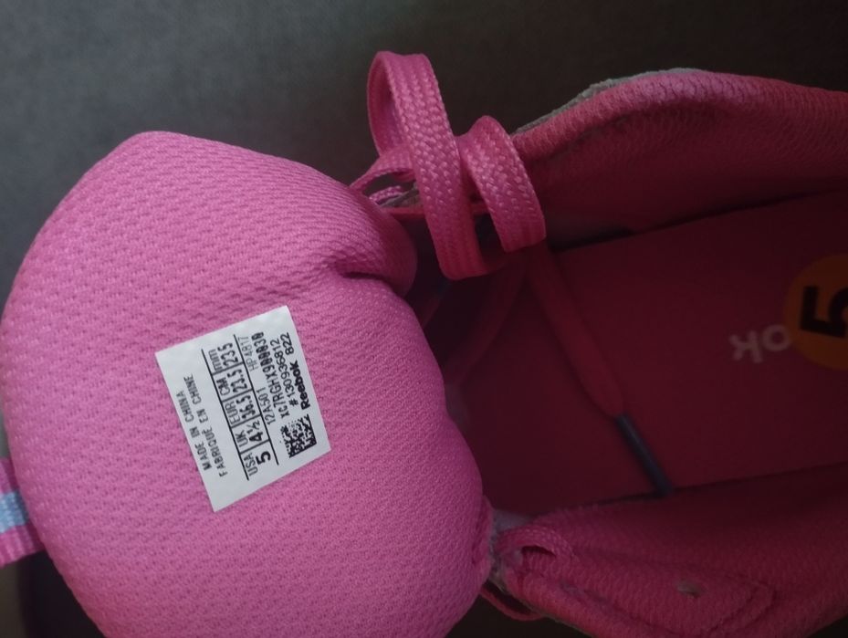 Продам нові кросівки Reebok