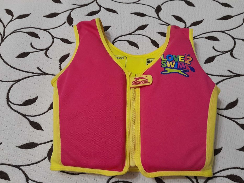 Плавательный жилет на 4-5 лет (на вес 18-30кг), фирмы Slazenger