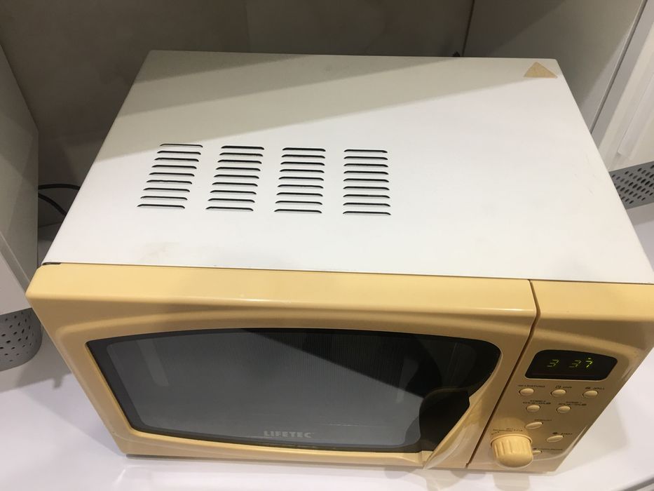 Мікрохвильова піч Lifetec LT8023,б/в